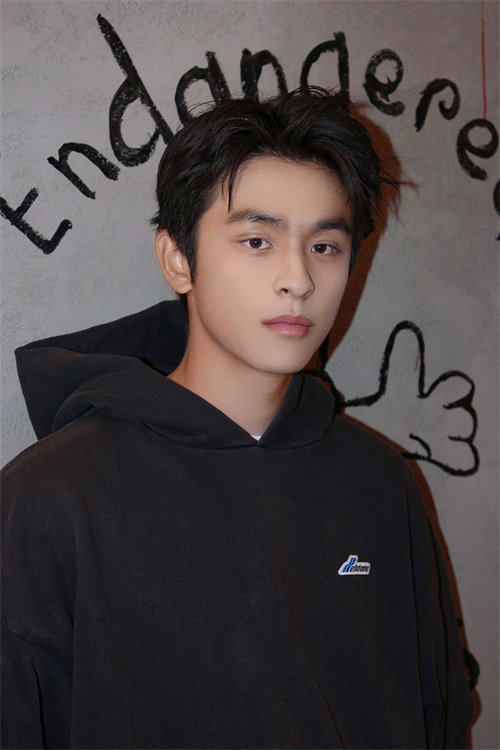 综艺《超棒的我们》高能不断 黄博远先天抽象圣体